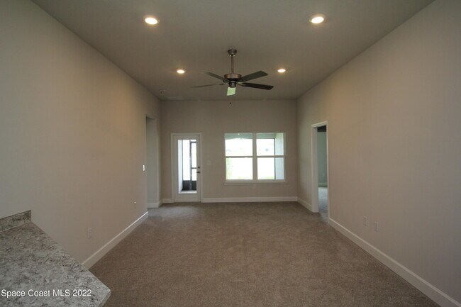 Building Photo - 616 Kylar Dr NW