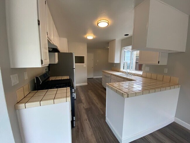 Building Photo - 3BR/ 2BA Updated Home!
