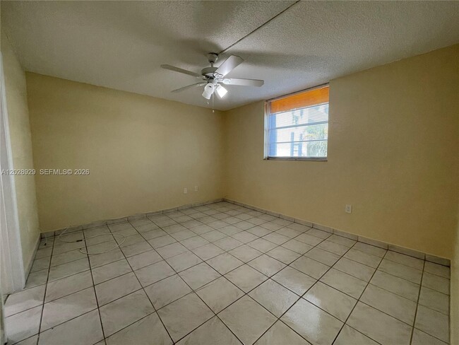 Building Photo - 10090 NW 80th Ct