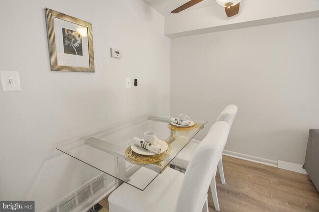 Possible Dining Area - 1792 Dutch Village Dr