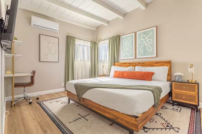 Building Photo - 326 Rosecrans Ave