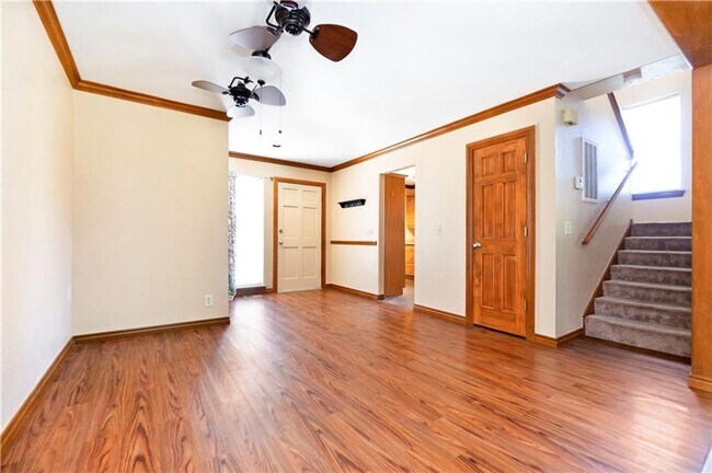 Building Photo - Charming 3-Bedroom Duplex in West Norman
