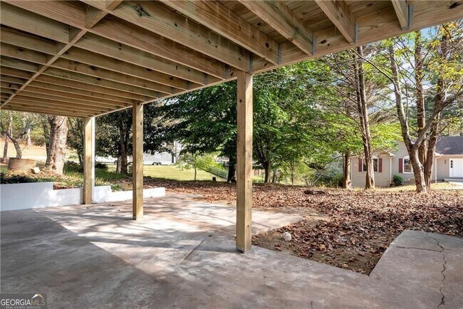 Building Photo - 75 Lake Dr