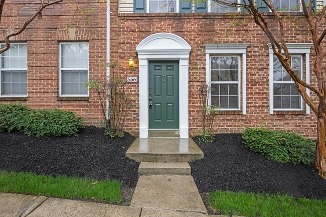Building Photo - 556 Rhapsody Ct