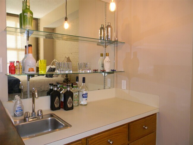 Building Photo - 2315 The Strand