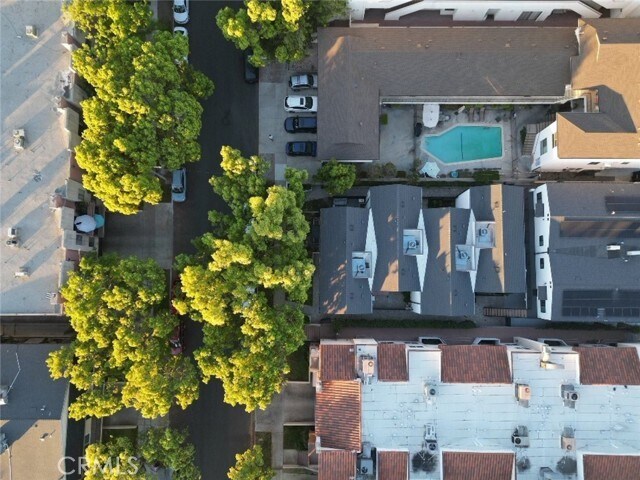 Building Photo - 534 E San Jose Ave