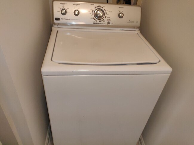 Building Photo - Charming 2 Bedroom/ 1 Bathroom Condo in Parkville, MD!