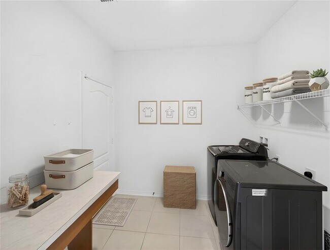Building Photo - 2556 Leyland Cypress Ln