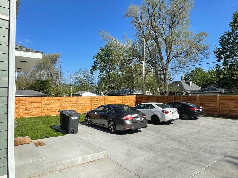 Building Photo - 1909 Greenbush St