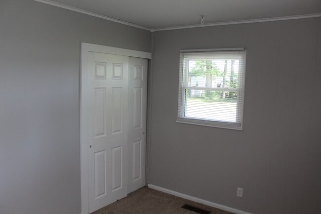 Building Photo - Cute 3 BR Ranch Home in Plainfield!