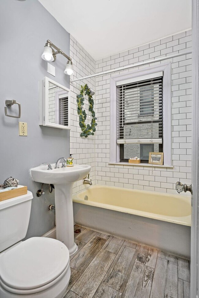 Building Photo - Charming 1-Bed 1-Bath Available Now!