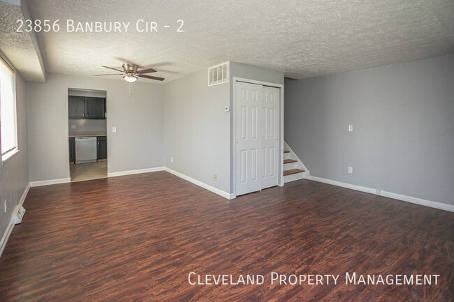 Building Photo - Updated 3 Bedroom Banbury Condo