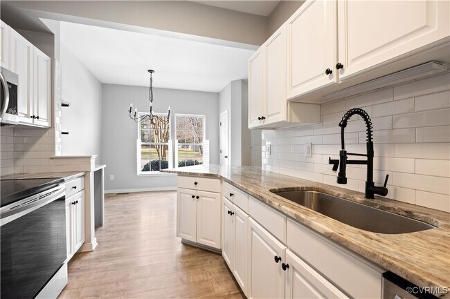 Building Photo - 2805 Queensland Dr