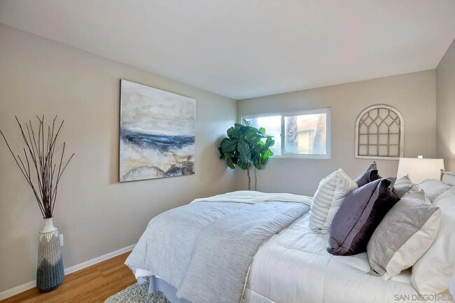 Building Photo - Bright 1BR with Private Balcony, In-Unit Laundry & Pool Access in Central San Diego