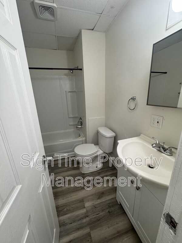 Building Photo - 42 E Washington St