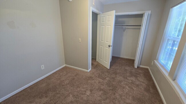 Building Photo - 302 Koon St