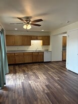 Building Photo - 4401-4415 Eastridge Dr