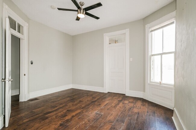Building Photo - Henrietta Pl