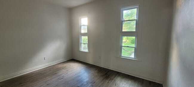Building Photo - 150 Comrie Ave