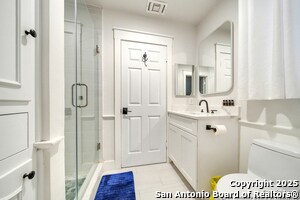 Building Photo - 605 Squires Row