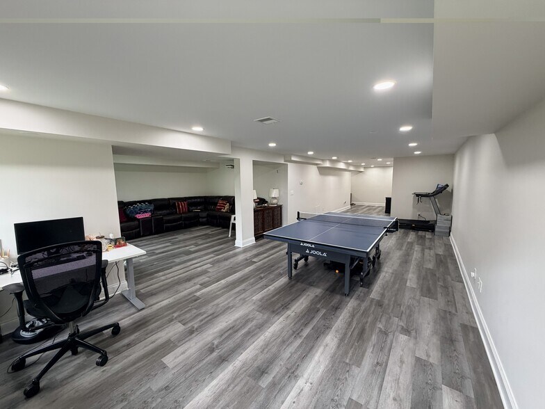 Building Photo - 9 Briar Ridge Dr