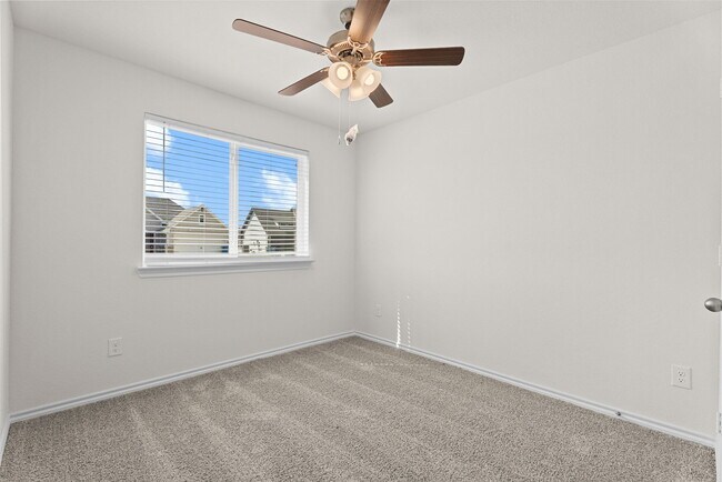 Building Photo - 6044 Freedom Dr