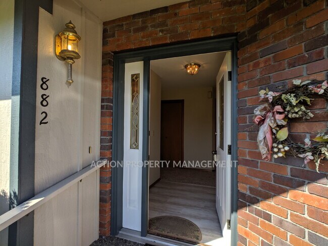 Building Photo - 3 bed 2 bath in Sherwood Village
