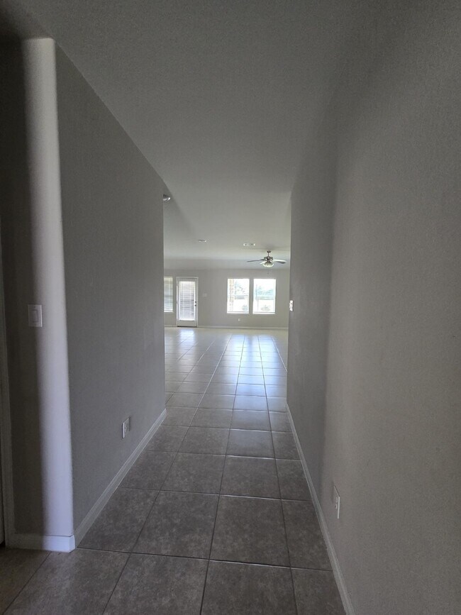 Building Photo - 2815 Dry Creek Dr