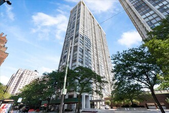 Building Photo - 5455 N Sheridan Rd