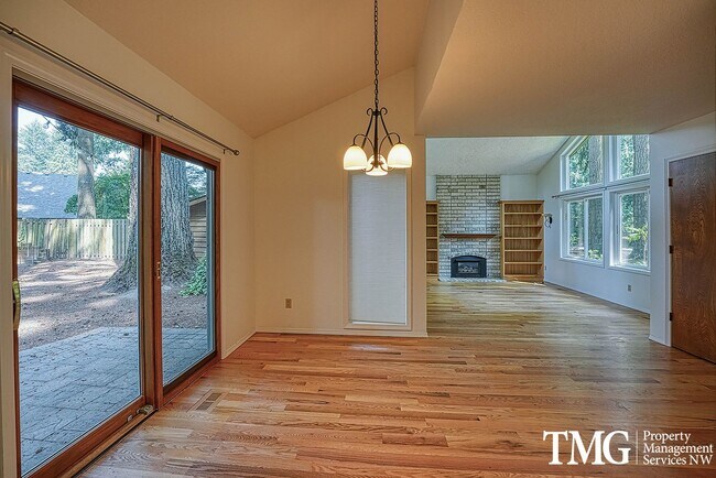 Building Photo - 3841 SE Madsen Ct