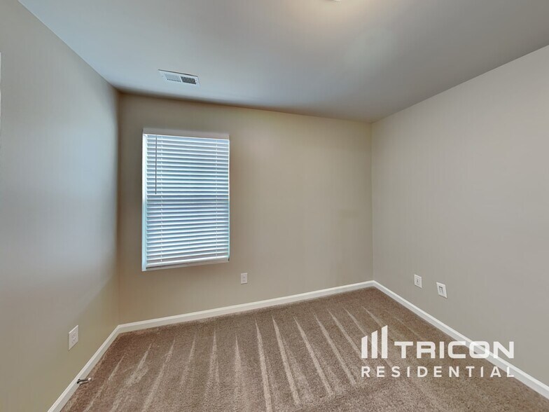 Building Photo - 1361 Woodhouse Dr