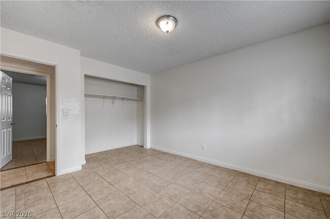 Building Photo - 1832 Goldfield St
