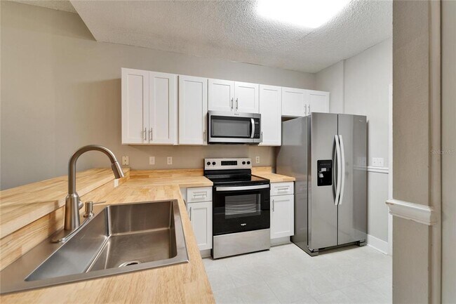 Building Photo - 1032 Radison Ave