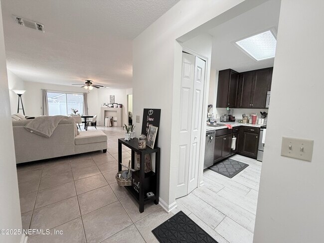 Building Photo - 7634 Rain Forest Dr W