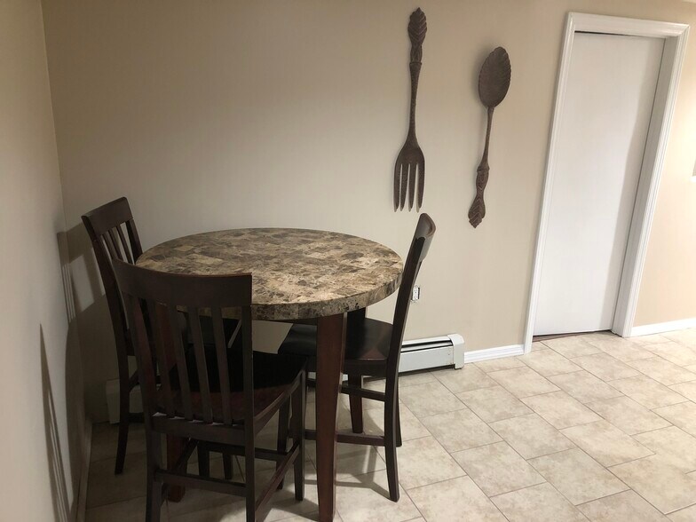 Building Photo - 22 Oneida Ave