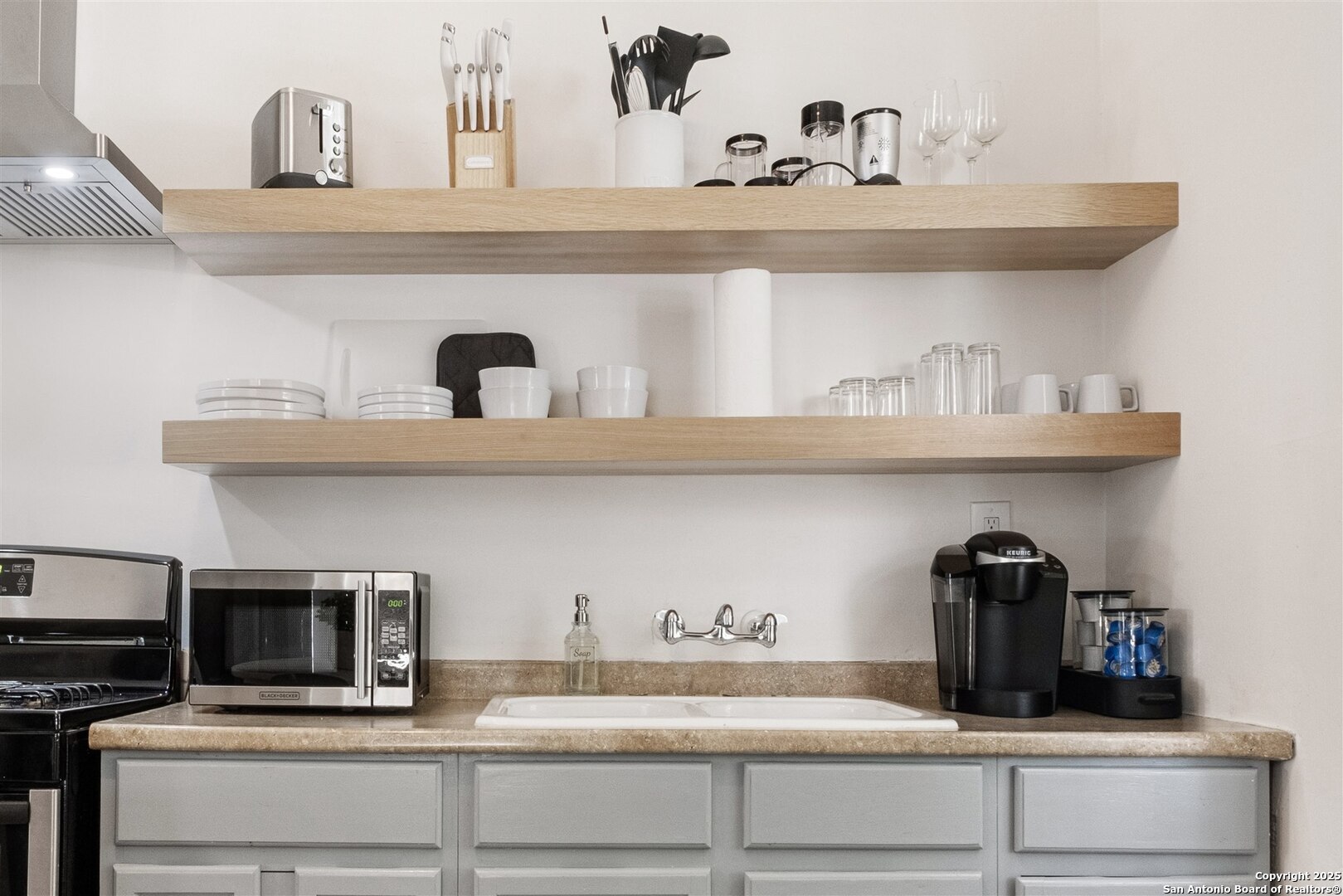 Building Photo - 302 E Cevallos