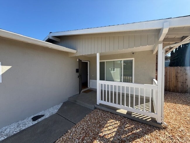 Building Photo - Fully Renovated 3-Bedroom Single Family Home in Rodeo