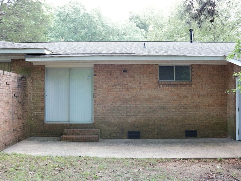 Building Photo - 4626 Highlake Dr