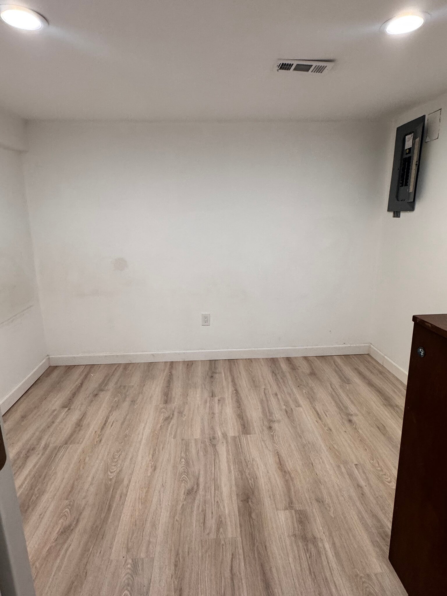 Building Photo - 489 Madison Dr