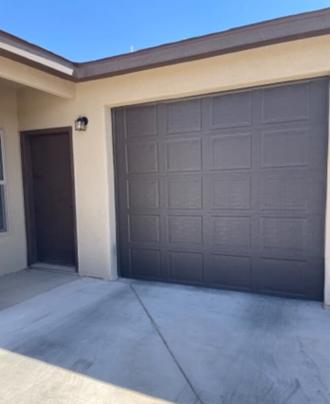 Building Photo - 703 Santa Fe Trl E