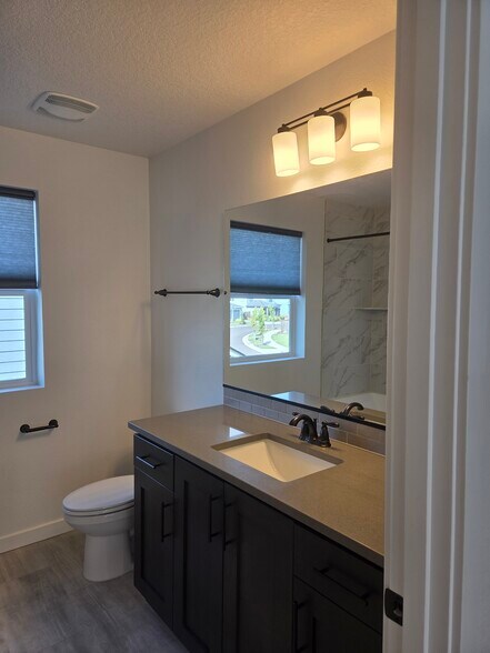 upstairs bathroom - 5450 NW Stardown Dr