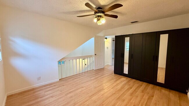 Building Photo - 9243 Green Meadows Way