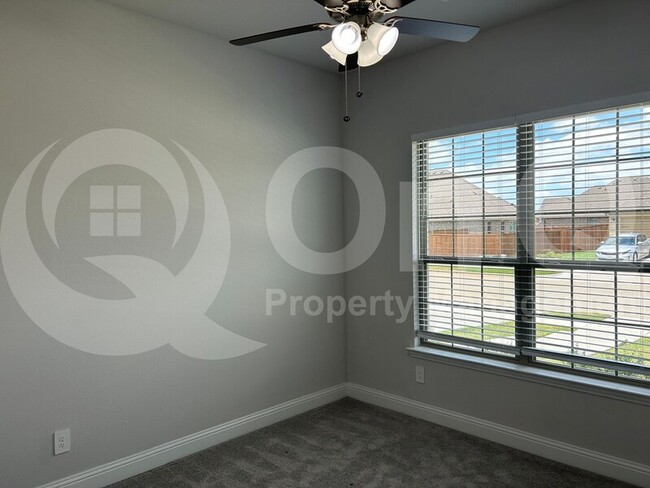 Building Photo - 533 Oleander Dr