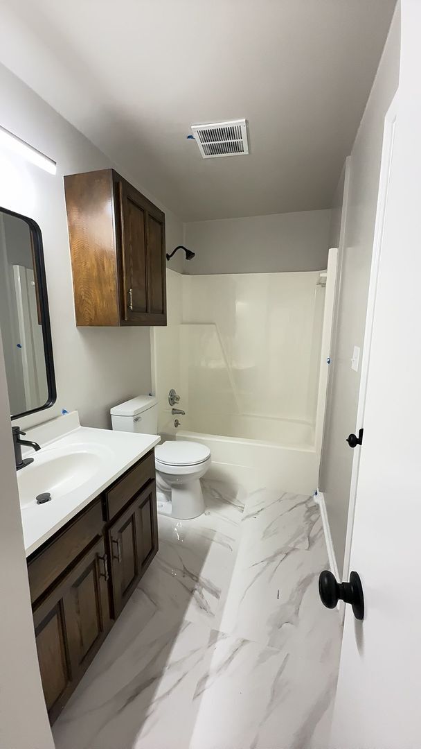 Building Photo - Welcome to this newly remodeled gem located in the heart of Tulsa!