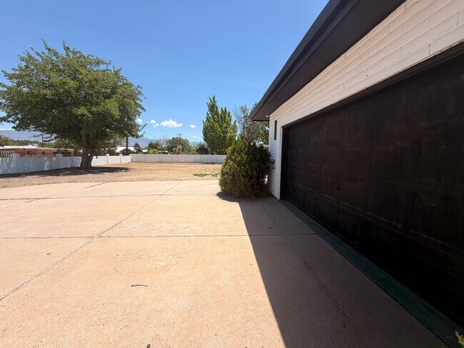 Building Photo - Beautifully Remodeled 4 Bedroom Home with Spacious Front Yard!