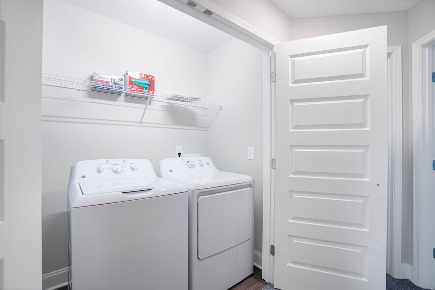 Building Photo - 156 Excell Rd