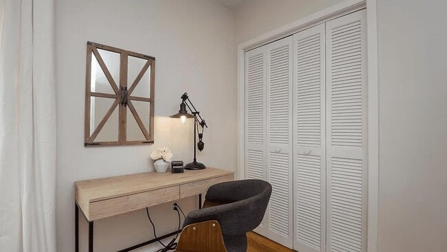 Building Photo - 251 Meeting St