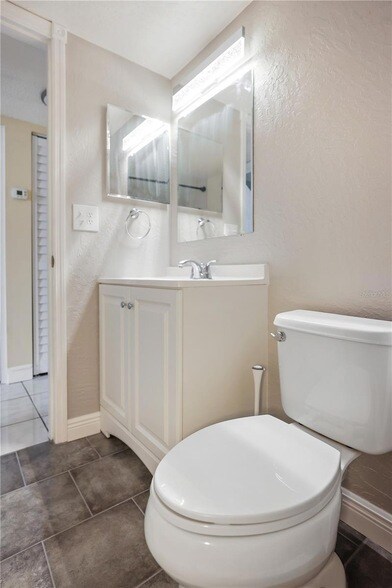 Building Photo - 7645 Sun Island Dr S