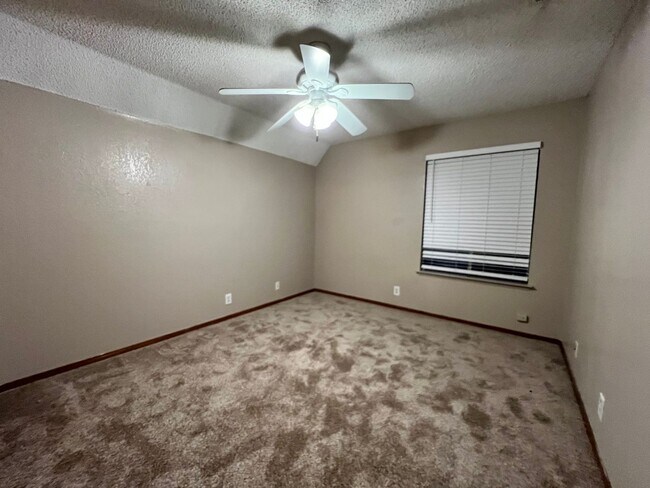 Building Photo - Beautiful 2 Story 5 BD 3 BA Home