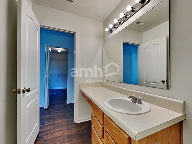 Building Photo - 7601 Eben Dr